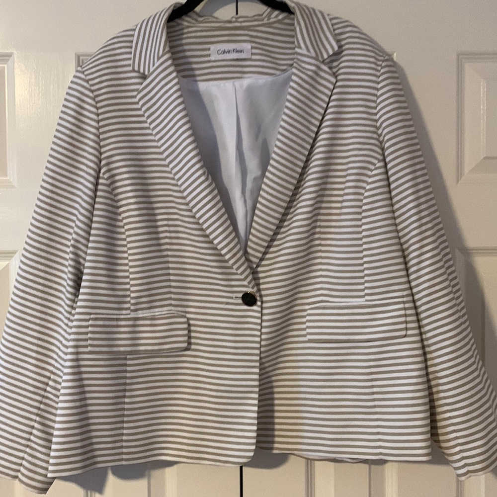 Calvin Klein - Beige and white lightweight blazer